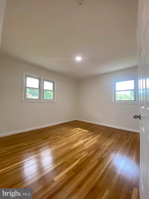 Bedroom - 2209 Mark Ct, Silver Spring, MD 20910 photo 2 of 2