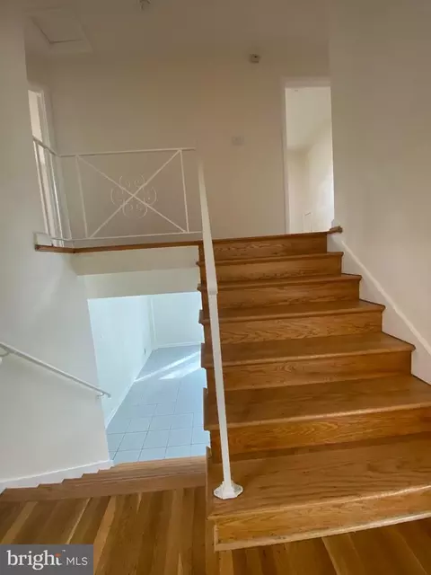 Entry Way - 2209 Mark Ct, Silver Spring, MD 20910 photo 3 of 9