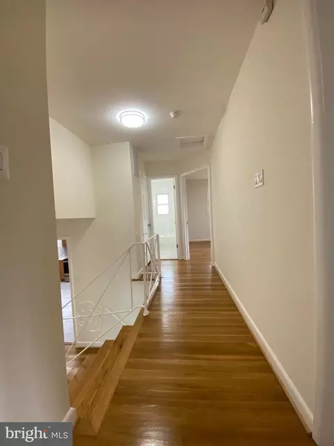 Entry Way - 2209 Mark Ct, Silver Spring, MD 20910 photo 4 of 9