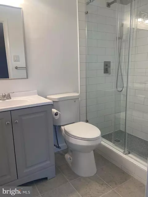 Bath - 2209 Mark Ct, Silver Spring, MD 20910 photo 1 of 5