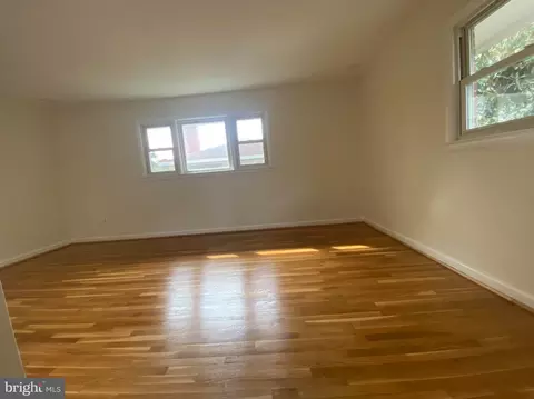 Living - 2209 Mark Ct, Silver Spring, MD 20910 photo 6 of 6