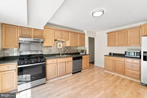 Kitchen - 2400 E Gate Dr, Silver Spring, MD 20906 photo 2 of 4
