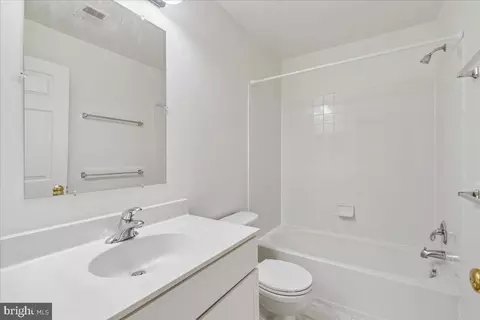 Bath - 11516 Clairmont View Ter, Silver Spring, MD 20902 photo 2 of 4
