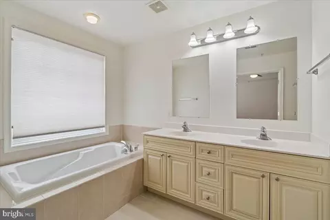 Bath - 11516 Clairmont View Ter, Silver Spring, MD 20902 photo 3 of 4