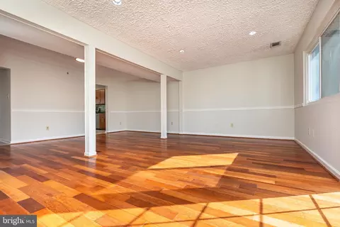 Living - 17434 Hughes Rd, Poolesville, MD 20837 photo 6 of 14
