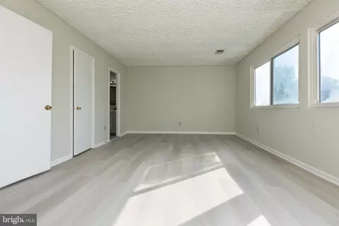 Living - 17434 Hughes Rd, Poolesville, MD 20837 photo 14 of 14