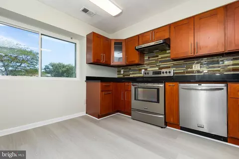 Kitchen - 17434 Hughes Rd, Poolesville, MD 20837 photo 4 of 4