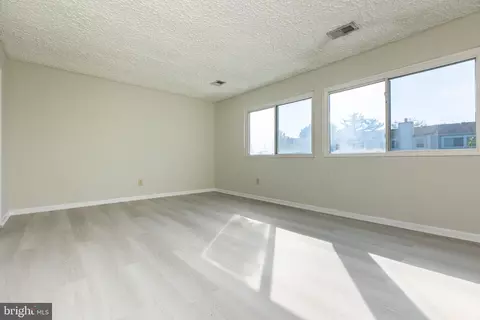 Living - 17434 Hughes Rd, Poolesville, MD 20837 photo 12 of 14