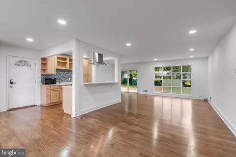 Living - 1402 Mullins St, Silver Spring, MD 20904 photo 5 of 9