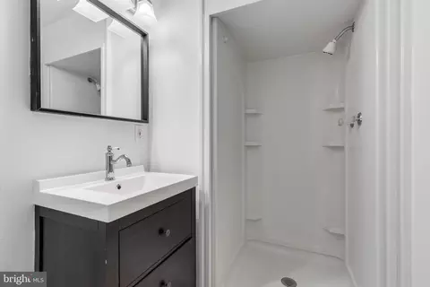 Bath - 1402 Mullins St, Silver Spring, MD 20904 photo 1 of 3