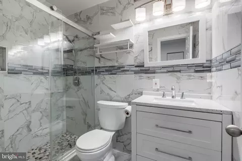 Bath - 1402 Mullins St, Silver Spring, MD 20904 photo 2 of 3