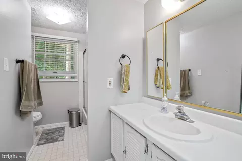 Bath - 1341 Crockett Ln, Silver Spring, MD 20904 photo 3 of 4