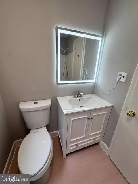 Bath - 900 Lamberton Dr, Silver Spring, MD 20902 photo 4 of 5