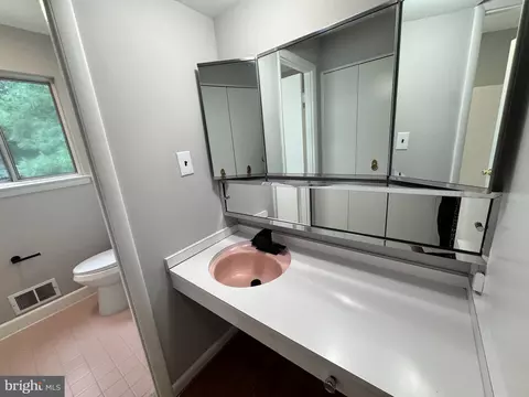 Bath - 900 Lamberton Dr, Silver Spring, MD 20902 photo 2 of 5