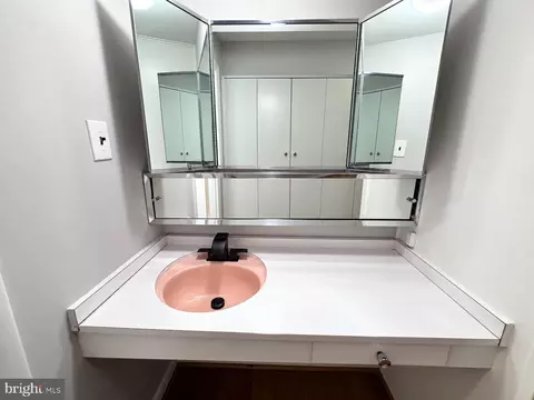 Bath - 900 Lamberton Dr, Silver Spring, MD 20902 photo 3 of 5