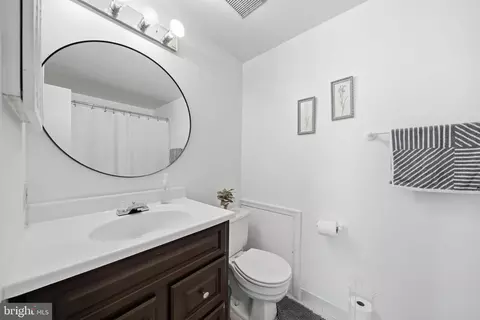 Bath - 17516 Longview Ln, Olney, MD 20832 photo 3 of 3