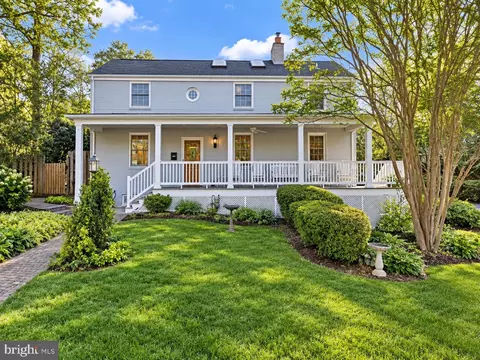 8901 Melwood Rd, Bethesda, MD 20817
