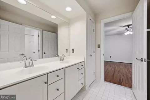 Bath - 4509 Random Ridge Cir, Olney, MD 20832 photo 5 of 8