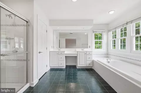 Bath - 4509 Random Ridge Cir, Olney, MD 20832 photo 2 of 8
