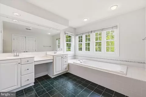 Bath - 4509 Random Ridge Cir, Olney, MD 20832 photo 3 of 8