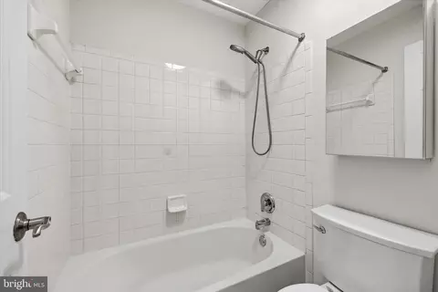 Bath - 4509 Random Ridge Cir, Olney, MD 20832 photo 6 of 8