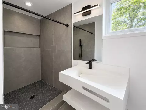 Bath - 1440 Smith Village Rd, Silver Spring, MD 20904 photo 6 of 9