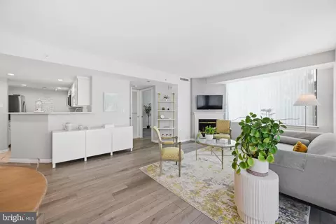 11710 Old Georgetown Rd #214, North Bethesda, MD 20852