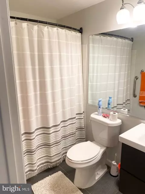 Bath - 2230 Wimbledon Cir, Silver Spring, MD 20906 photo 2 of 4