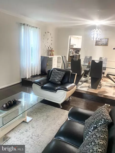 Living - 2230 Wimbledon Cir, Silver Spring, MD 20906 photo 1 of 2