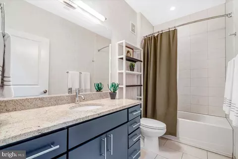 Bath - 8005 13th St #106, Silver Spring, MD 20910 photo 1 of 4