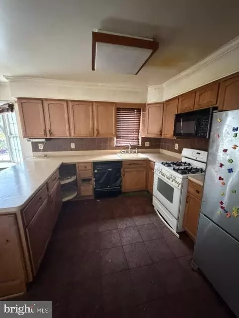 Entry Way - 10869 Lockwood Dr, Silver Spring, MD 20901 photo 4 of 16