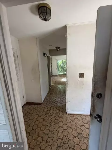 Entry Way - 10869 Lockwood Dr, Silver Spring, MD 20901 photo 2 of 16