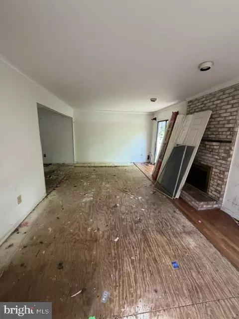 Living - 10869 Lockwood Dr, Silver Spring, MD 20901 photo 1 of 1
