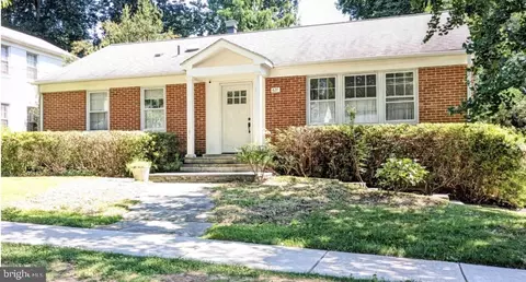 627 Crocus Dr, Rockville, MD 20850