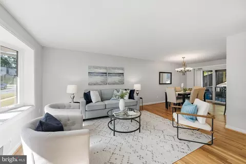 Living - 838 Loxford Ter, Silver Spring, MD 20901 photo 3 of 10