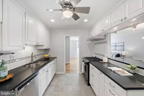Kitchen - 838 Loxford Ter, Silver Spring, MD 20901 photo 4 of 5