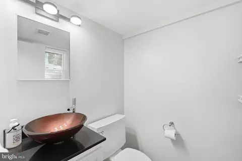 Bath - 838 Loxford Ter, Silver Spring, MD 20901 photo 3 of 3