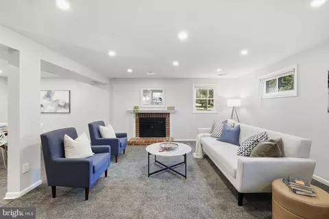 Living - 838 Loxford Ter, Silver Spring, MD 20901 photo 8 of 10