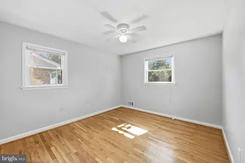 Bedroom - 838 Loxford Ter, Silver Spring, MD 20901 photo 4 of 6