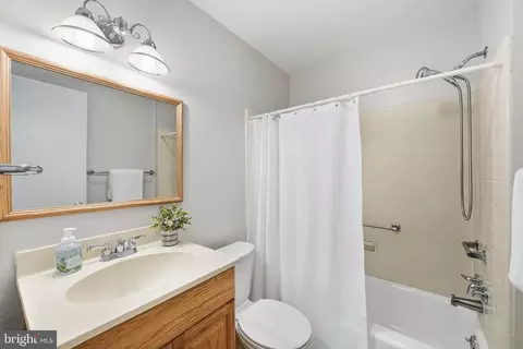 Bath - 838 Loxford Ter, Silver Spring, MD 20901 photo 2 of 3