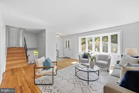 Living - 838 Loxford Ter, Silver Spring, MD 20901 photo 1 of 10