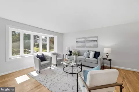 Living - 838 Loxford Ter, Silver Spring, MD 20901 photo 4 of 10