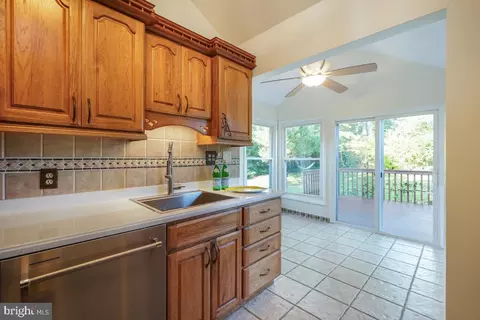 1224 Simmons Dr, Rockville, MD 20851
