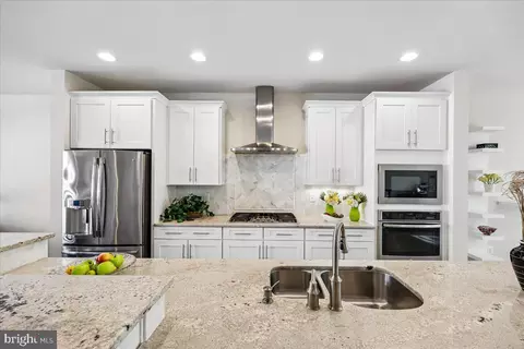 Kitchen - 421 Hydrangea Pl, Gaithersburg, MD 20878 photo 3 of 3