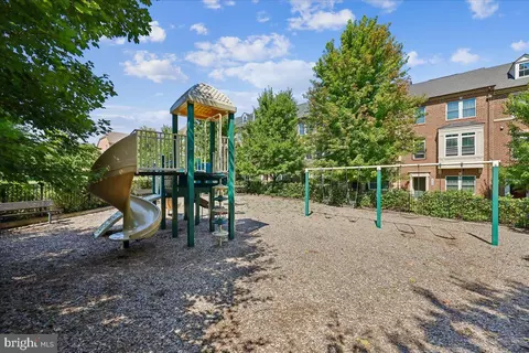 Exterior - 421 Hydrangea Pl, Gaithersburg, MD 20878 photo 4 of 11