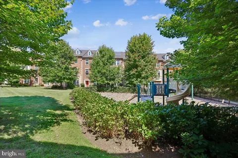 Exterior - 421 Hydrangea Pl, Gaithersburg, MD 20878 photo 5 of 11