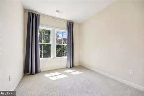 Bedroom - 421 Hydrangea Pl, Gaithersburg, MD 20878 photo 3 of 4
