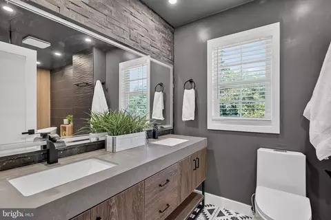 Bath - 14208 N North Gate Dr, Silver Spring, MD 20906 photo 1 of 5