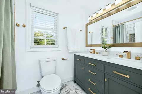 Bath - 14208 N North Gate Dr, Silver Spring, MD 20906 photo 4 of 5