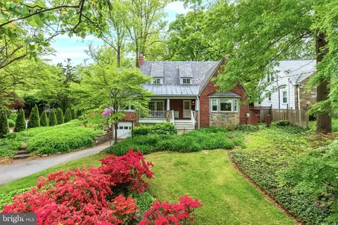 5739 Bradley Blvd, Bethesda, MD 20814